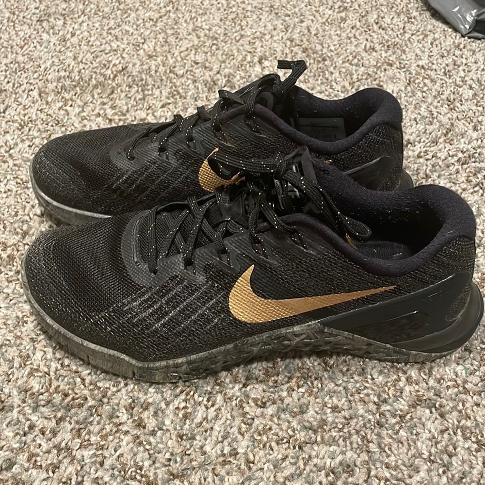 Nike Meticon black and gold shoe